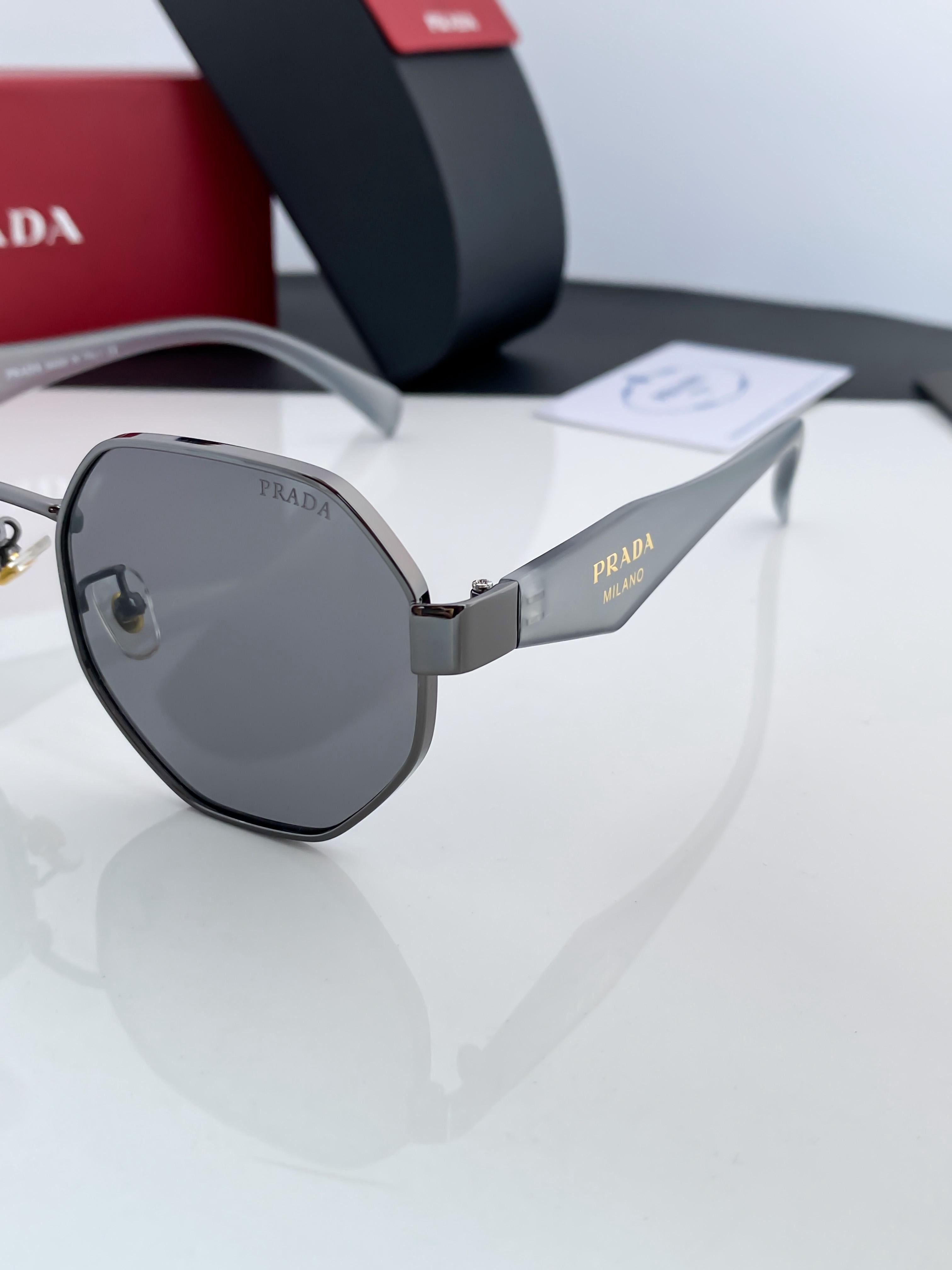 PRA_DA_ GREY BLACK 97S B