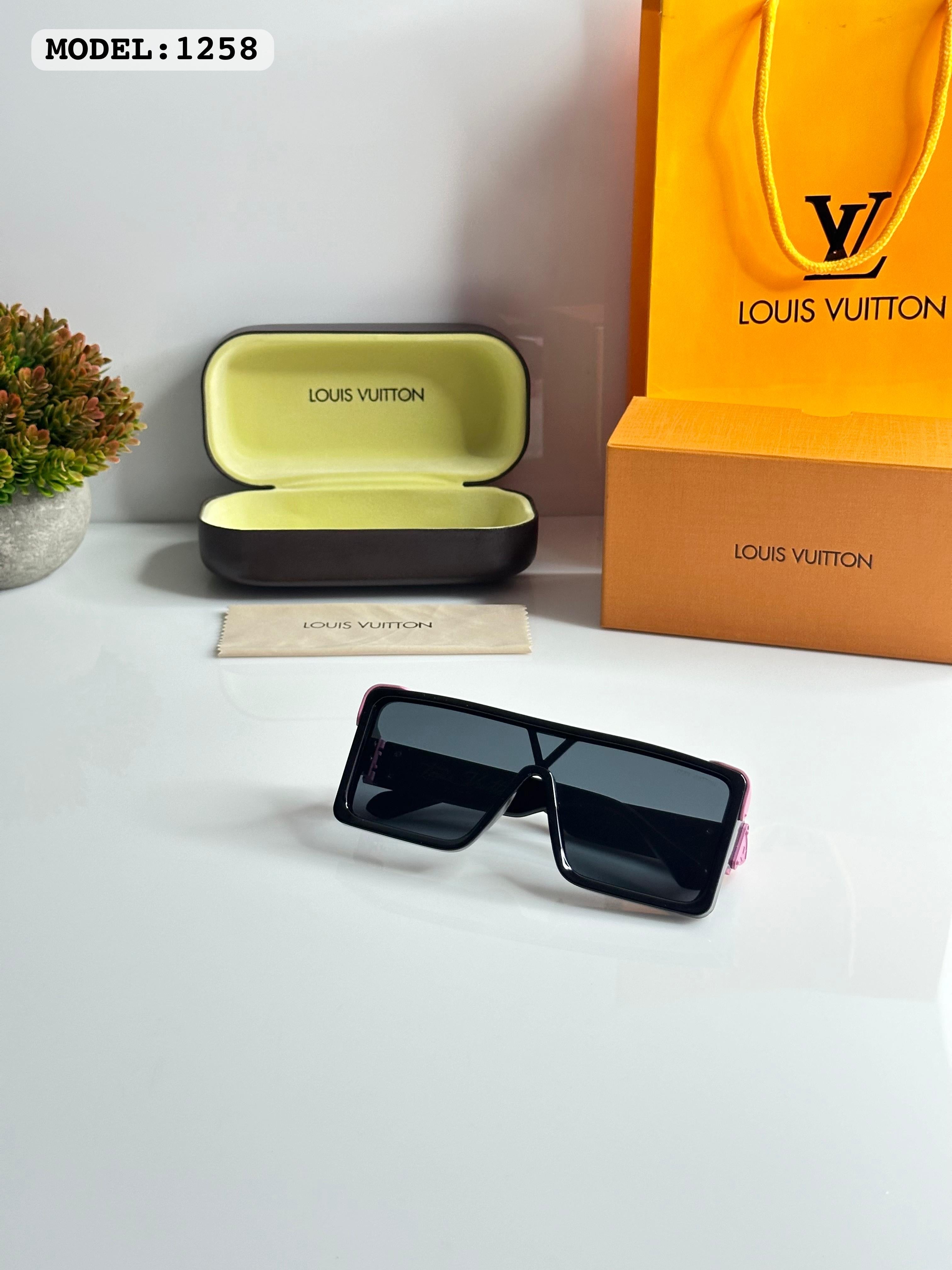 Lou_is Vuitton 1258 Black