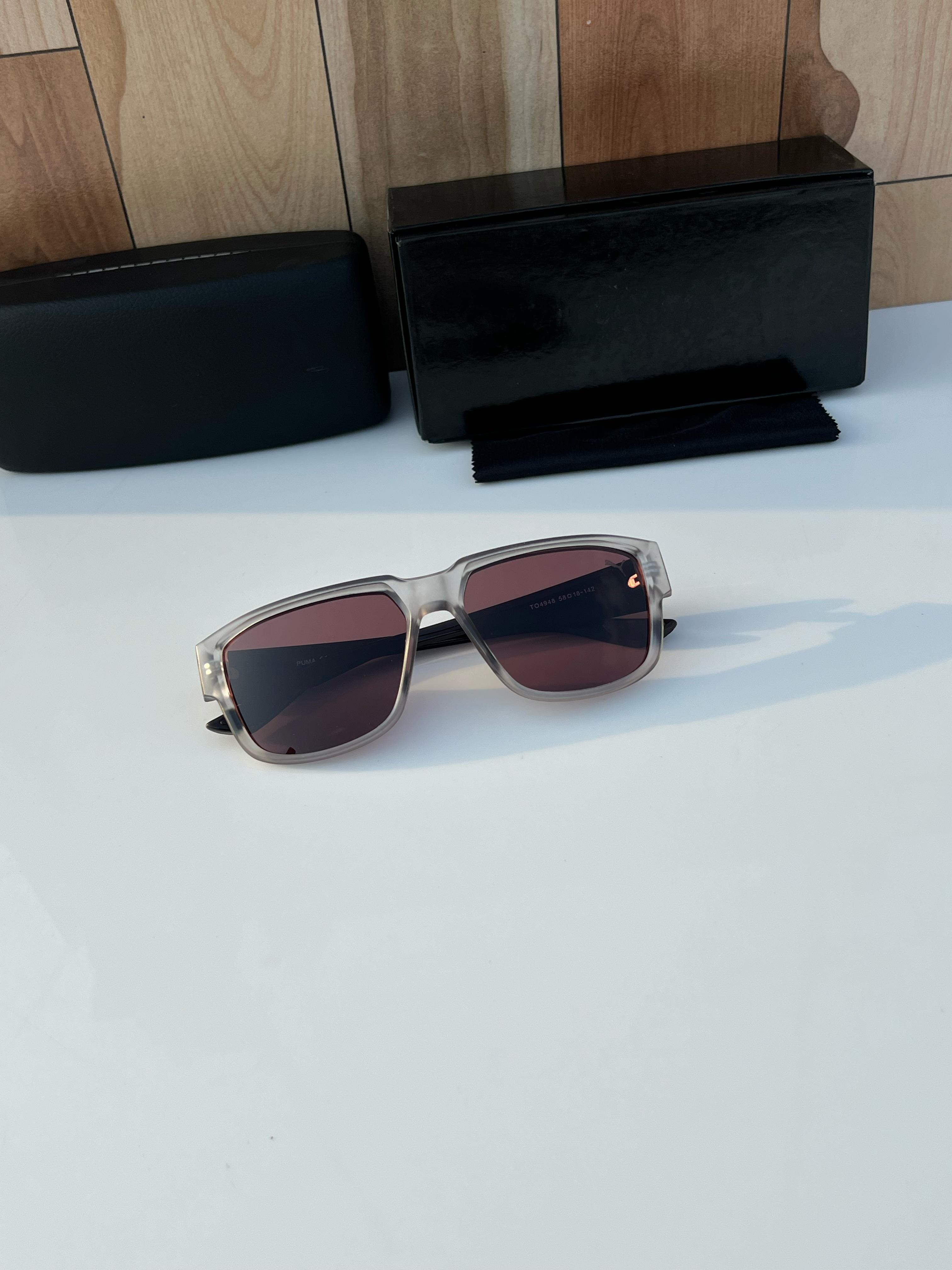 Pu_m_a 4948 white brown A