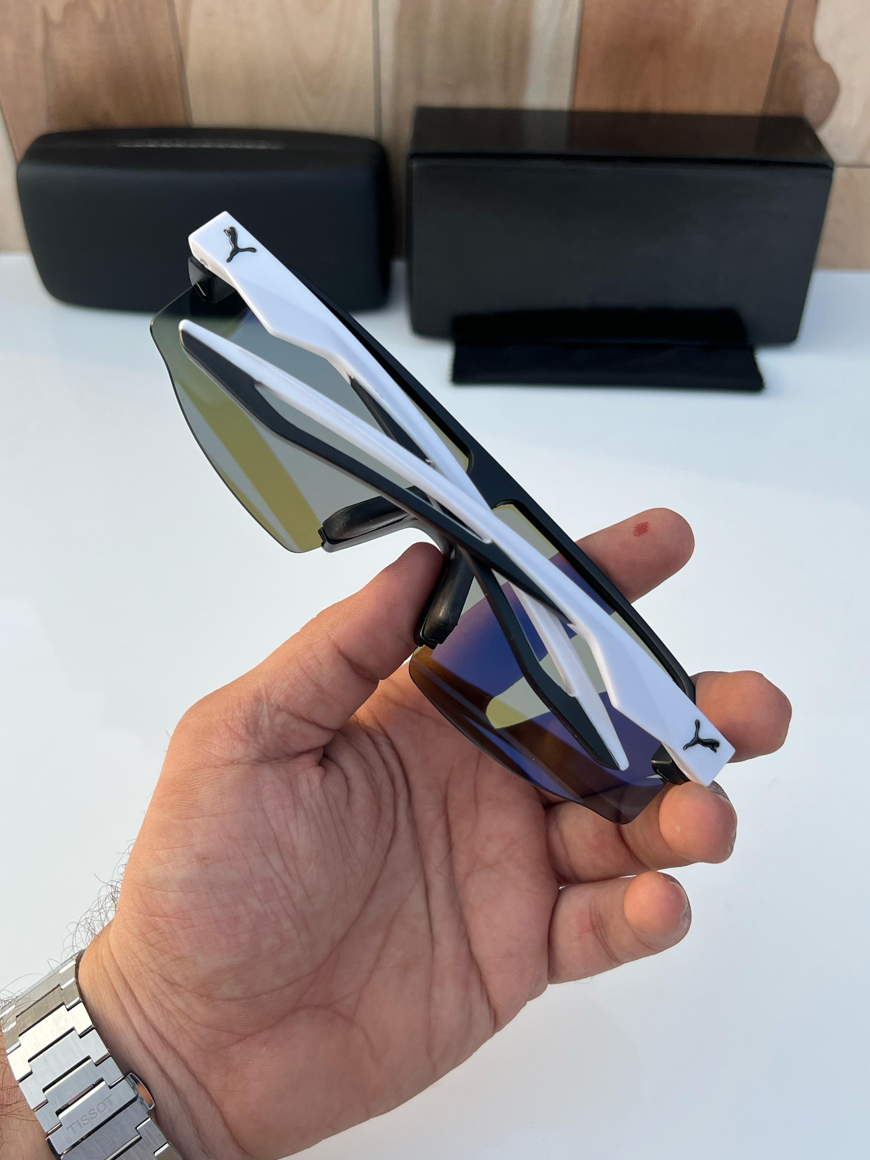 P_um_a 4943 black white blue A