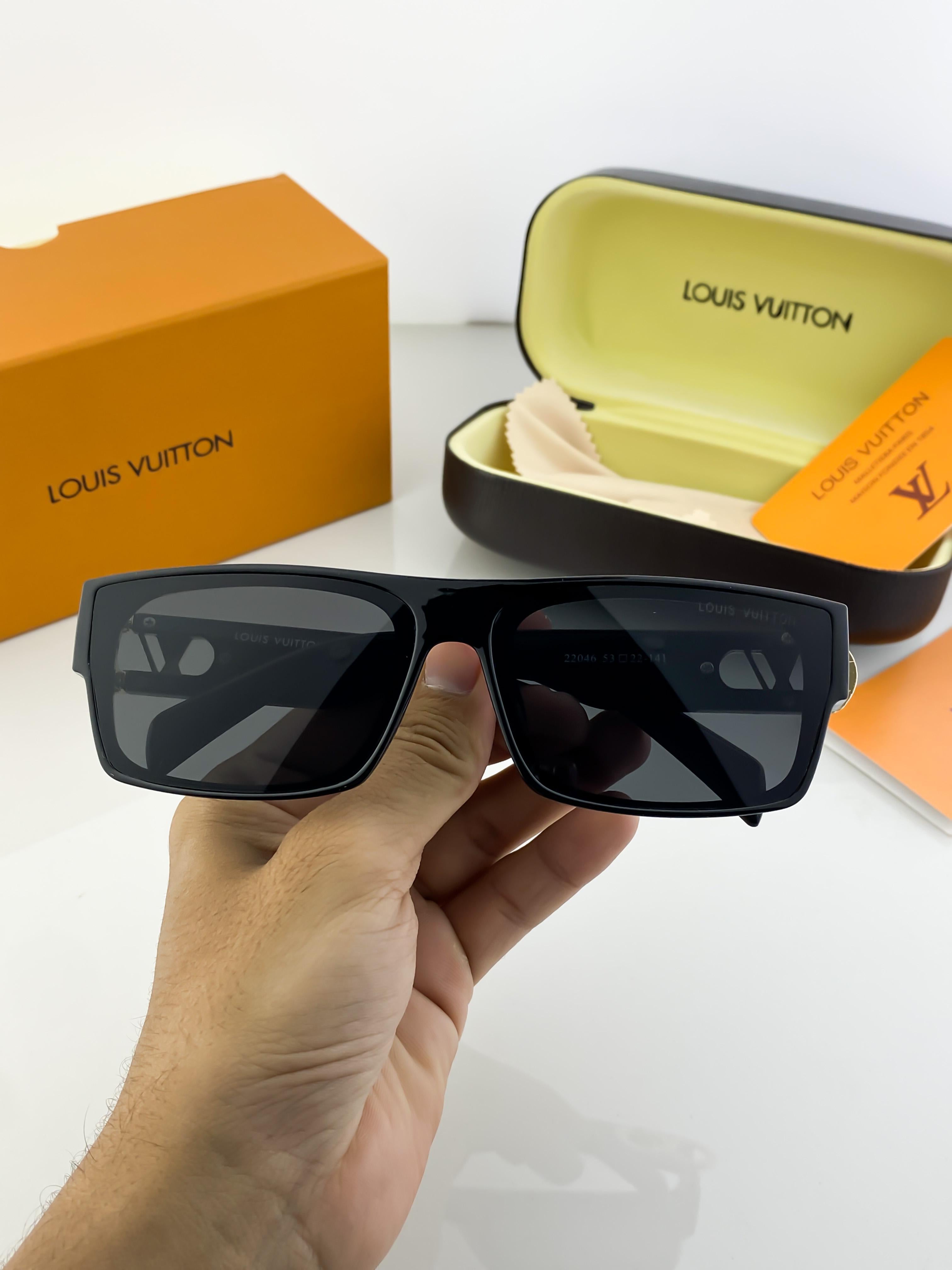 LO_UI_S VU_ITT_ON GOLD BLACK 22046 B