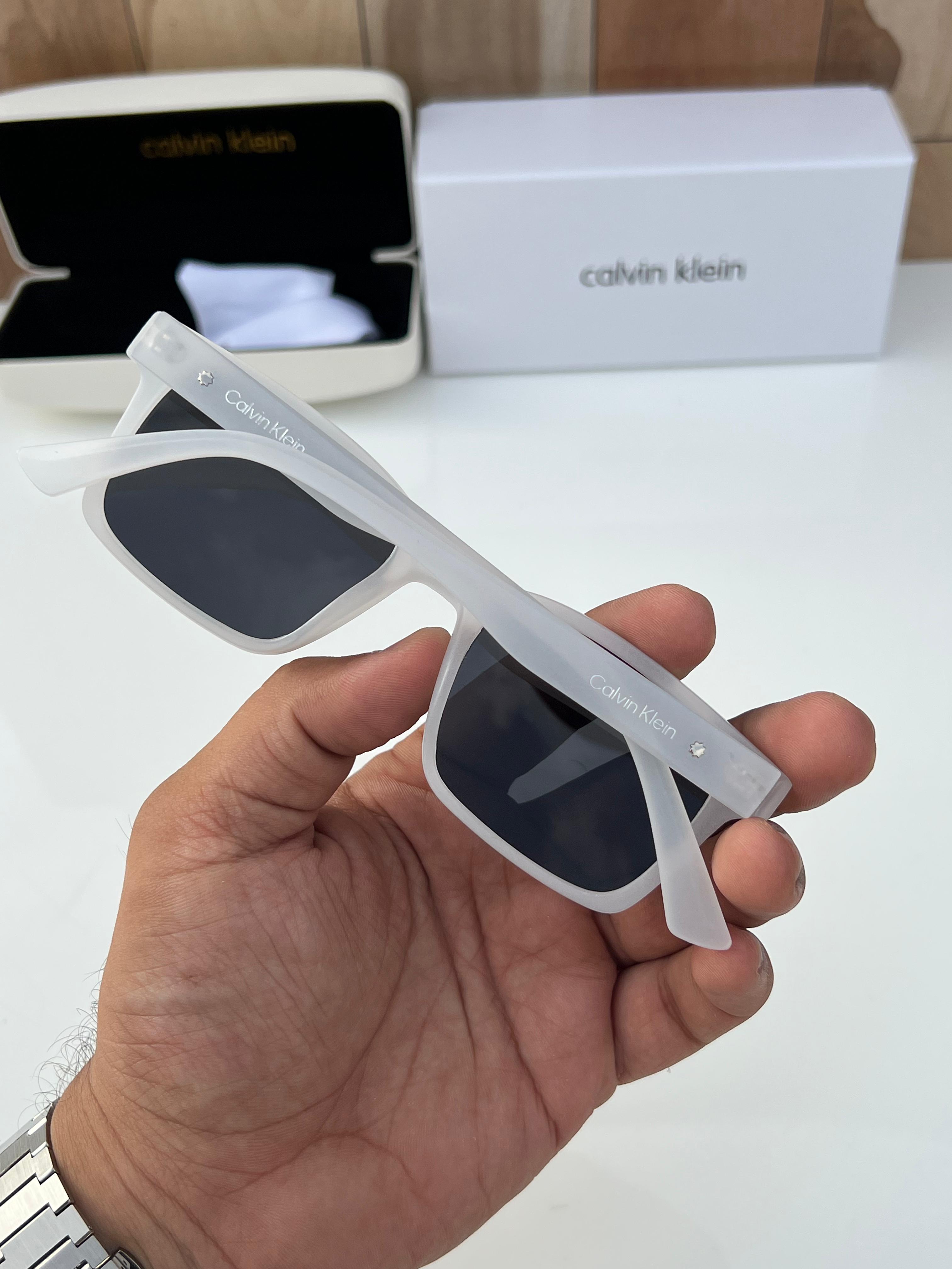 CaL Y10 white black A