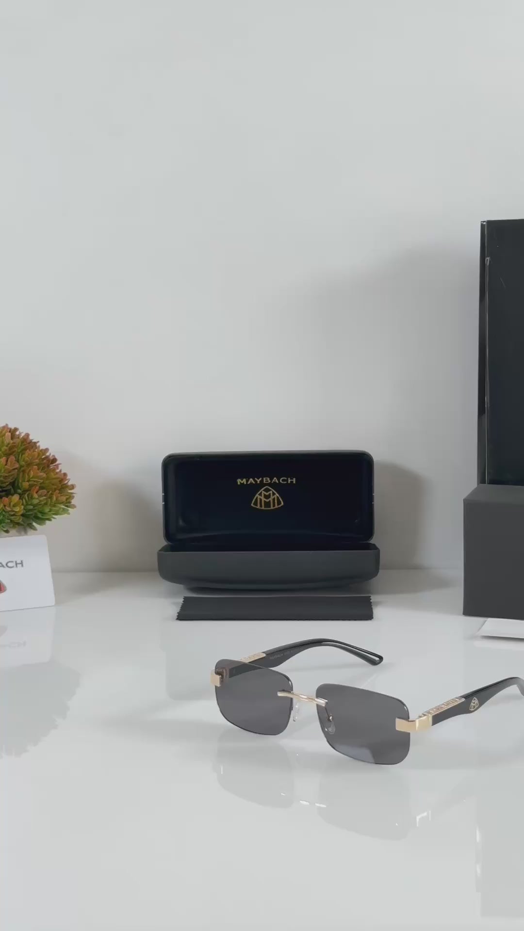 MAY BACH 1029 GOLD BLACK