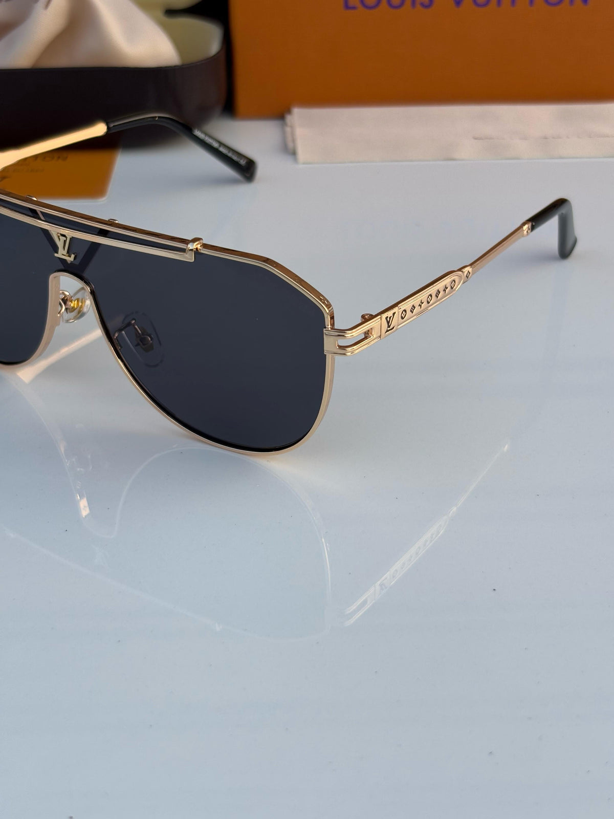 LOUIS VUITTON 22295 GOLDEN BLACK