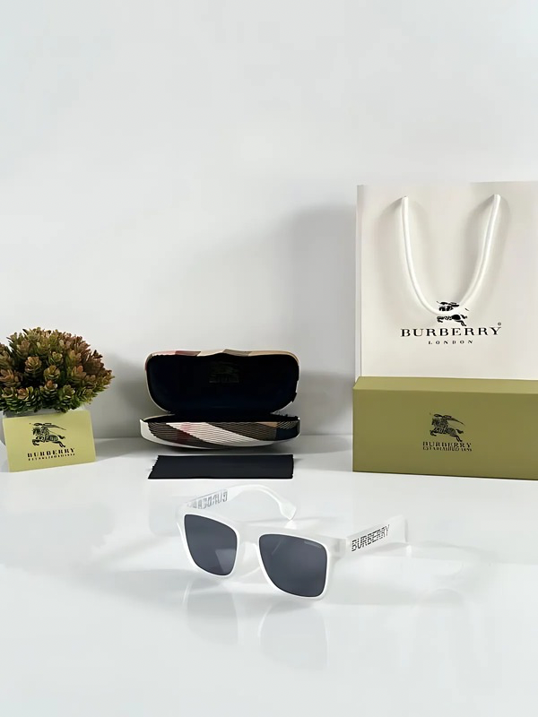 BURBERRYY 4458ICE BLACK