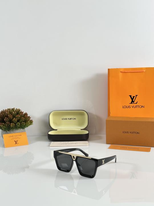 Louis Vuitton 1502 Gold Black