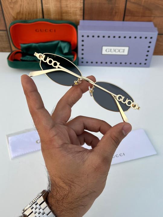 GC 32827 Gold Black Unisex Model