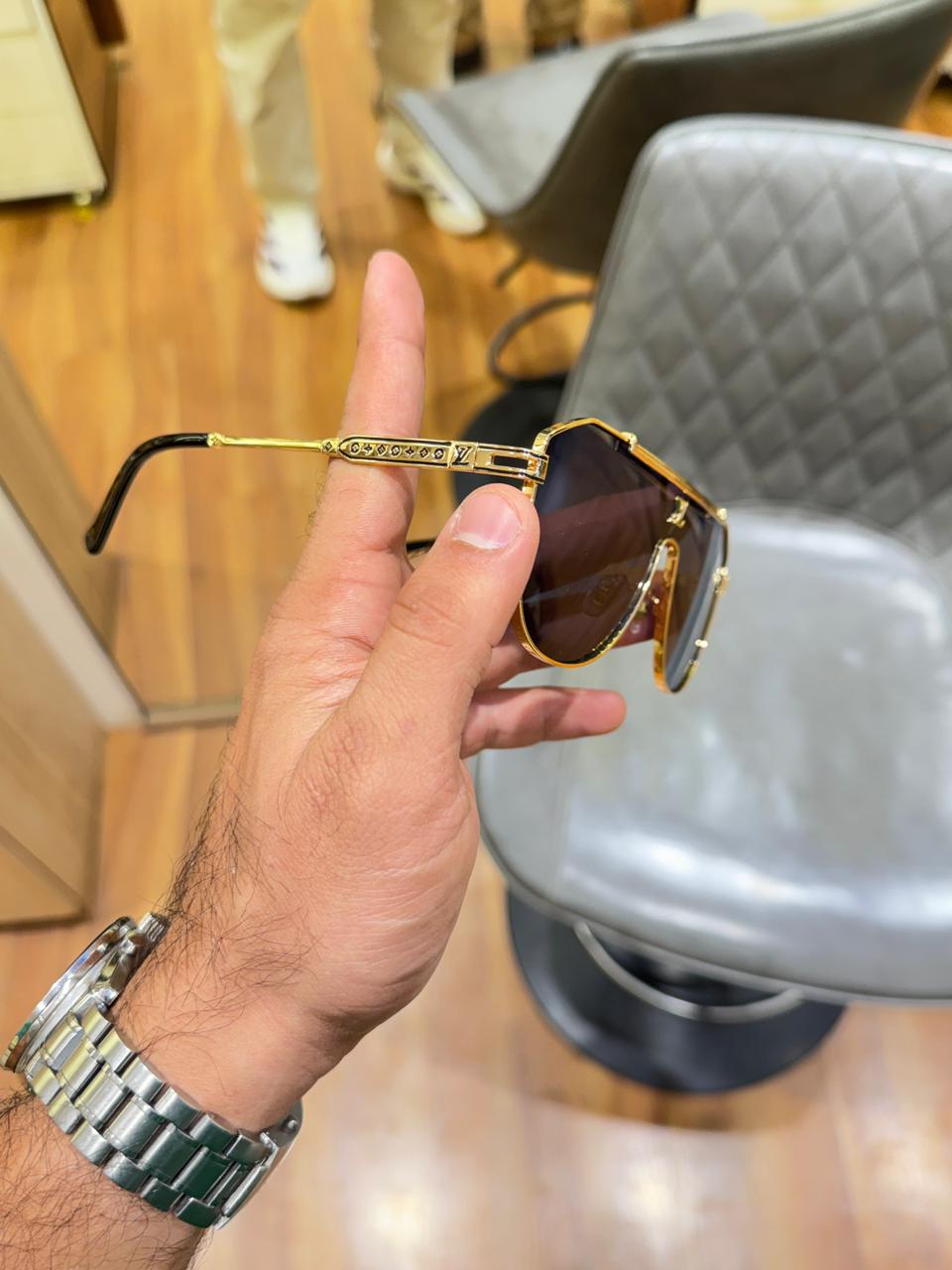 Louis Vuitton 22295 Gold Black Sunglass