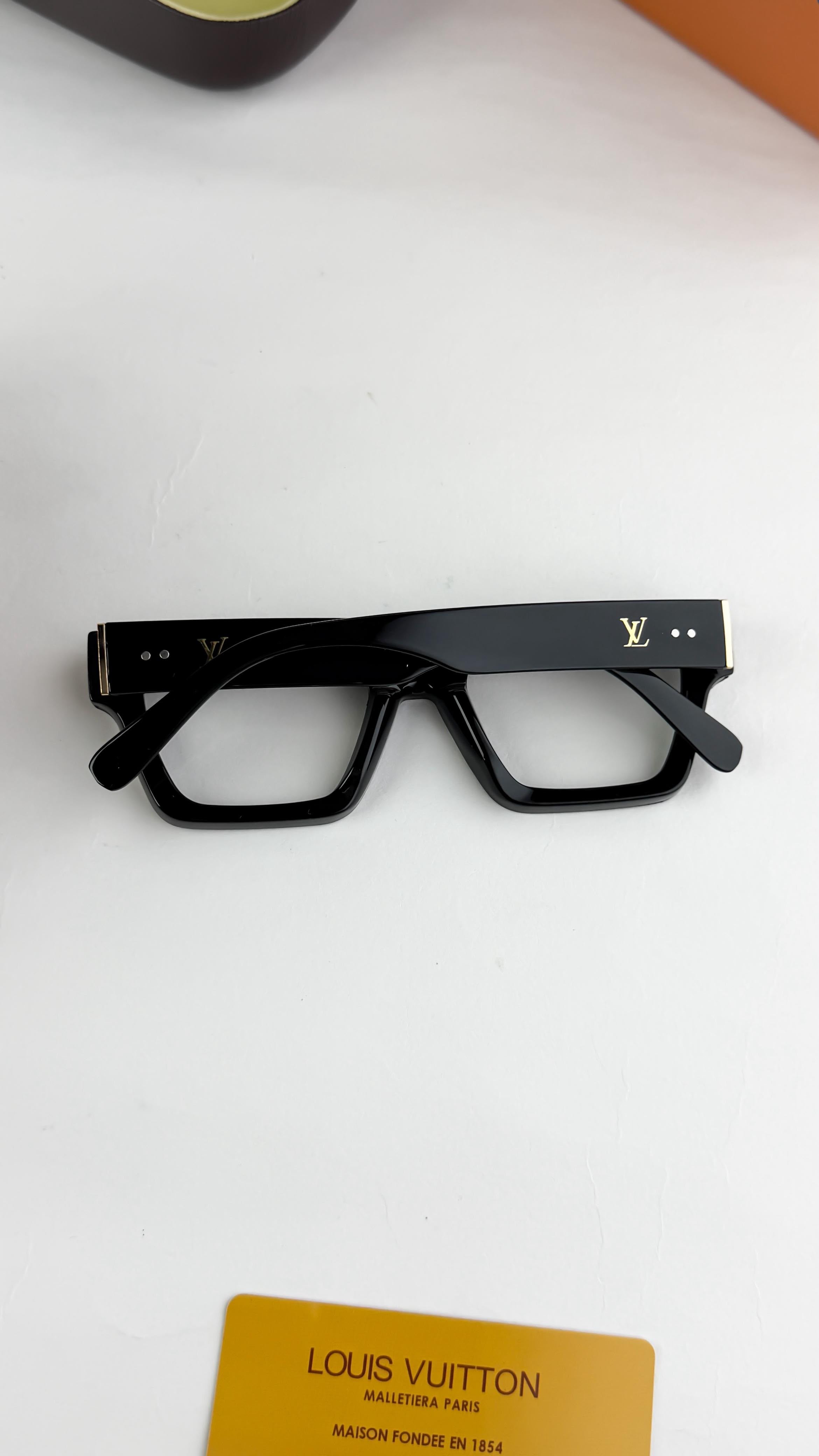 LV 8263 Black Plano