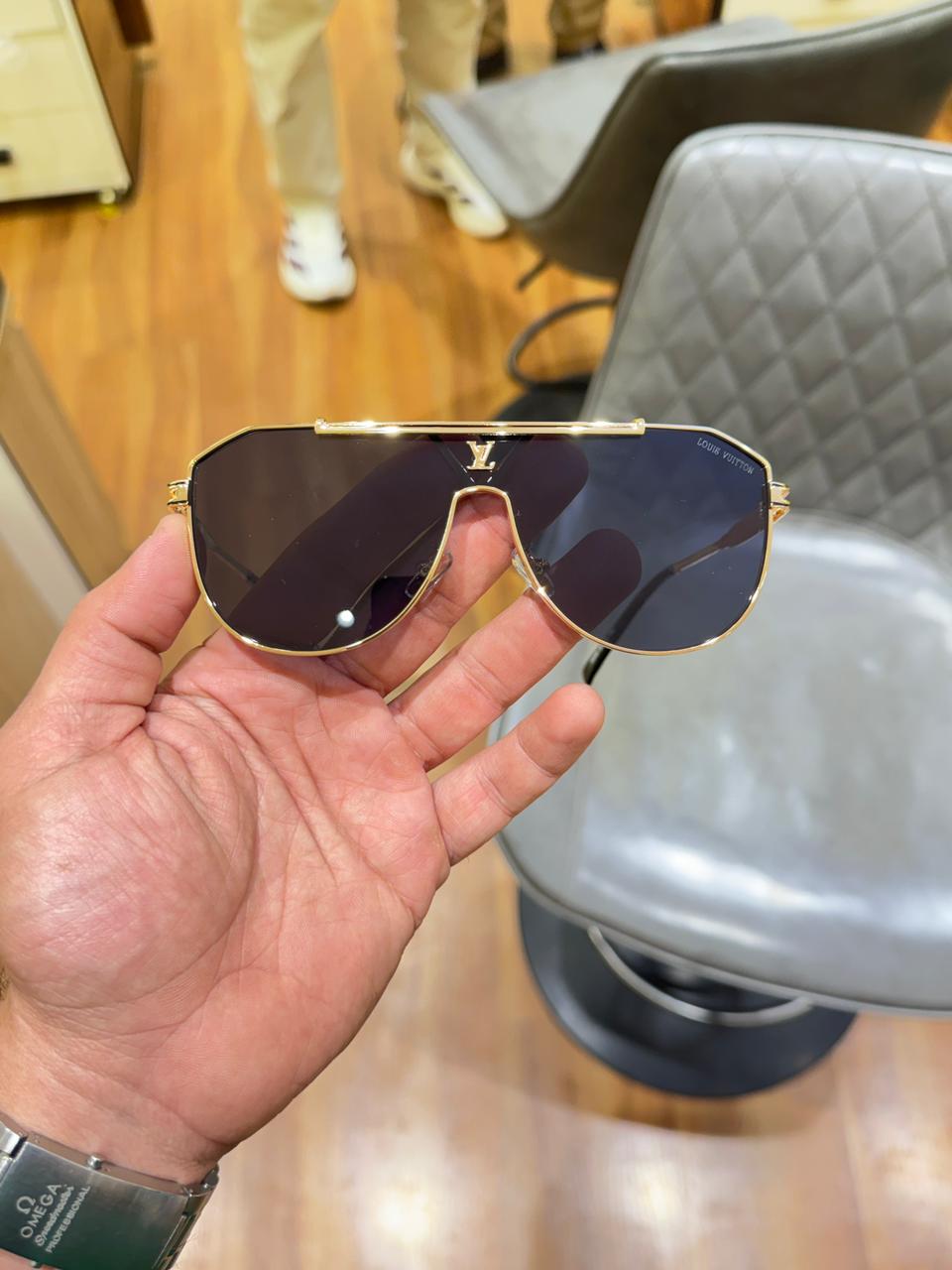 Louis Vuitton 22295 Gold Black Sunglass