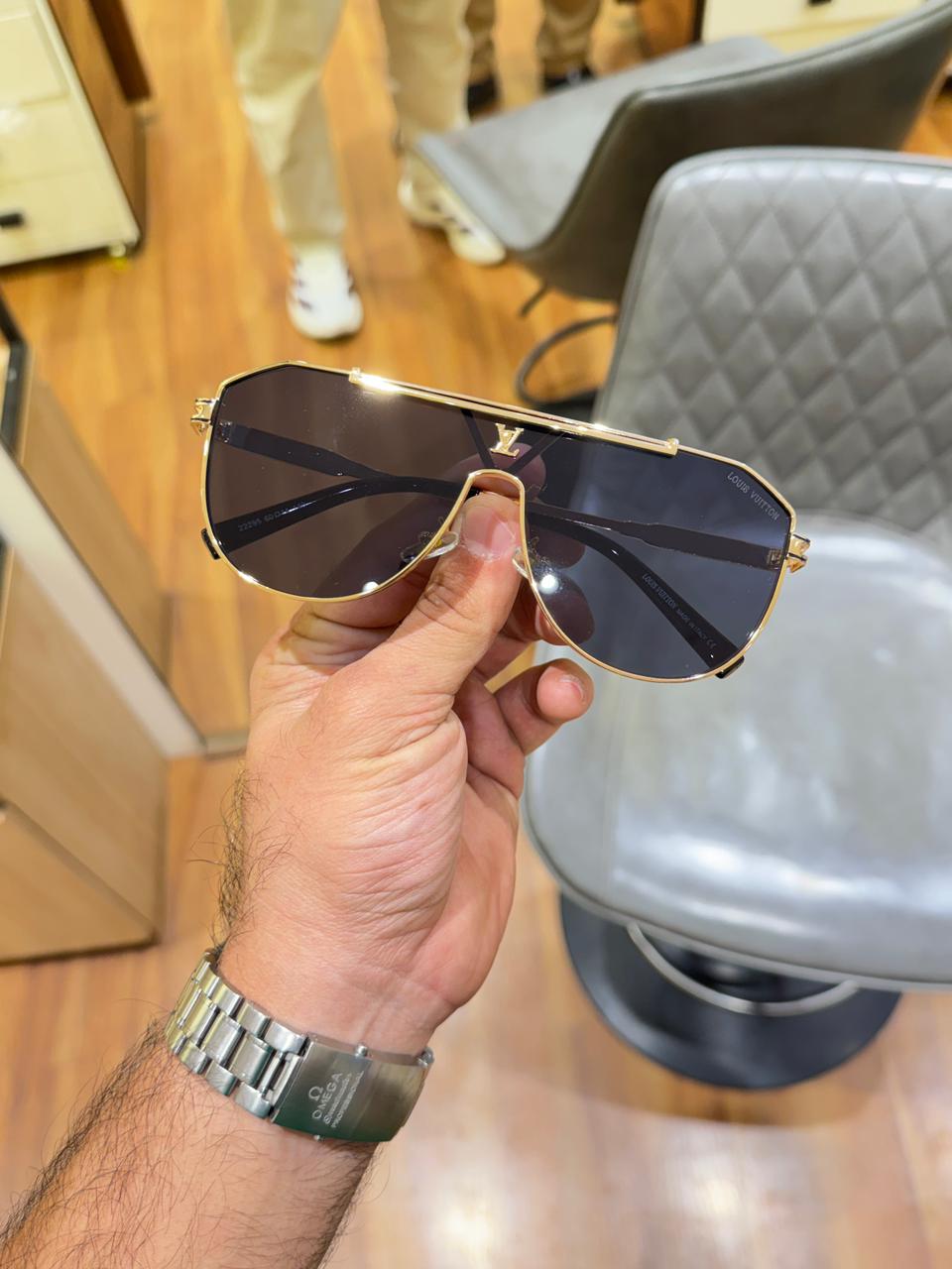 Louis Vuitton 22295 Gold Black Sunglass