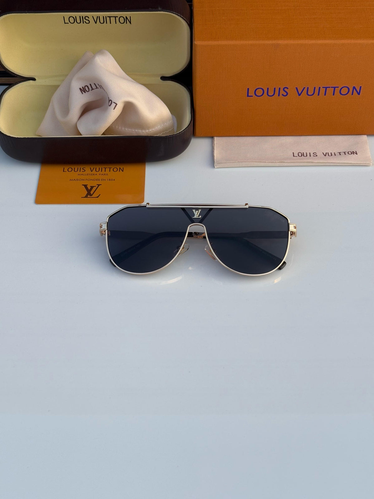 LOUIS VUITTON 22295 GOLDEN BLACK