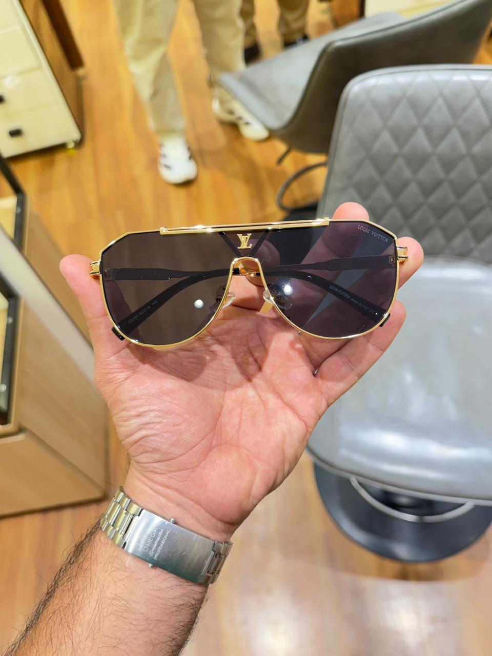 Louis Vuitton 22295 Gold Black Sunglass