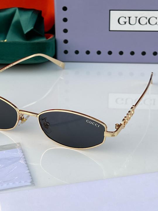GC 32827 Gold Black Unisex Model