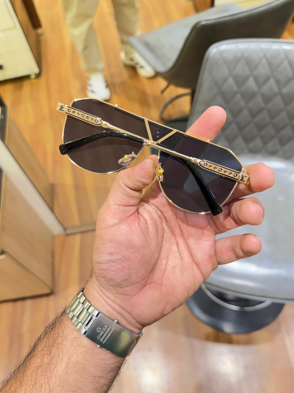 Louis Vuitton 22295 Gold Black Sunglass