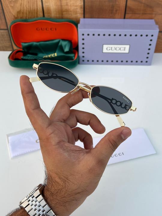 GC 32827 Gold Black Unisex Model